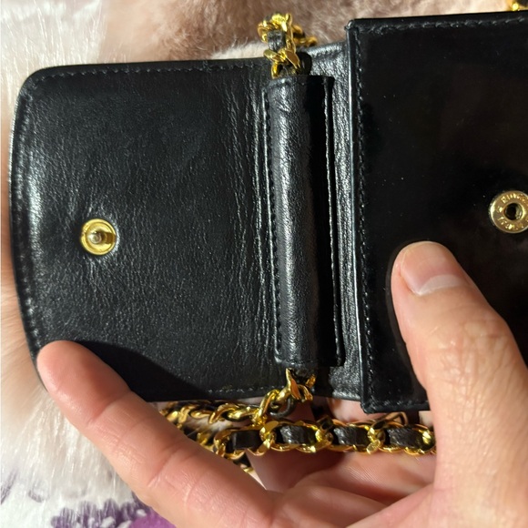 Vintage Chanel crossbody phone case! - Picture 9 of 10